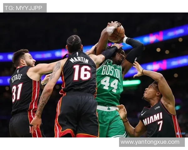 凯尔特人对阵热火首场激战回顾与精彩瞬间分析